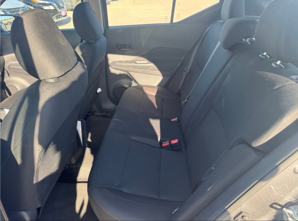 2025 Nissan Kicks Play S photo 12