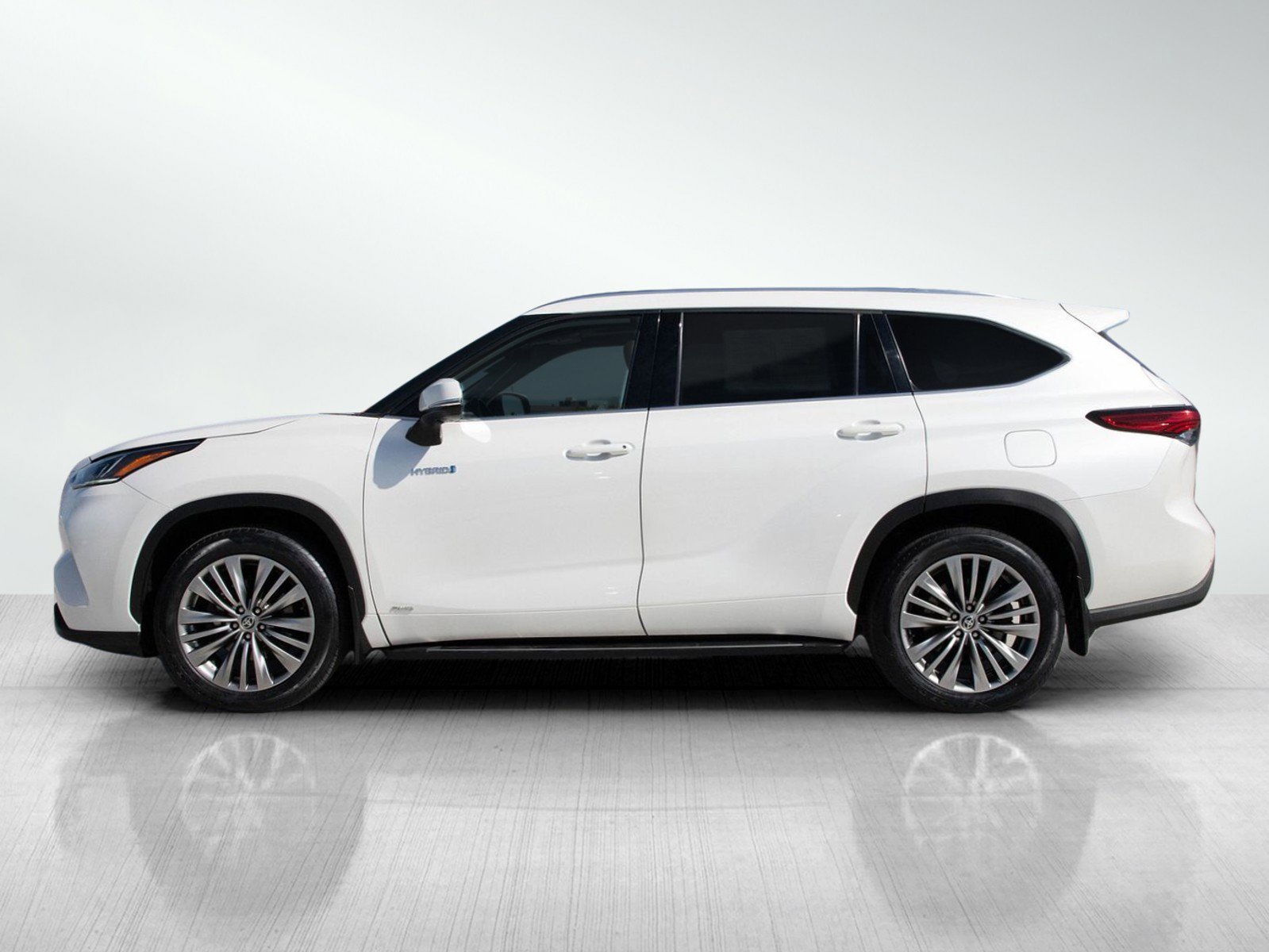 Used 2021 Toyota Highlander Platinum with VIN 5TDEBRCH2MS044042 for sale in Bloomington, Minnesota