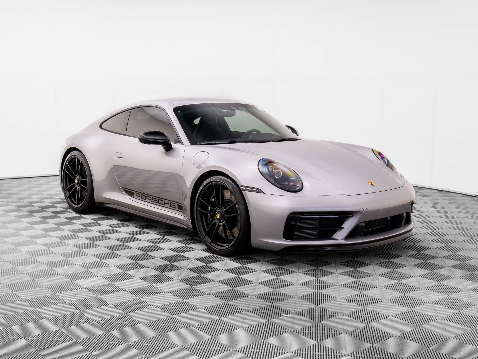 2024 Porsche 911 GTS photo 6