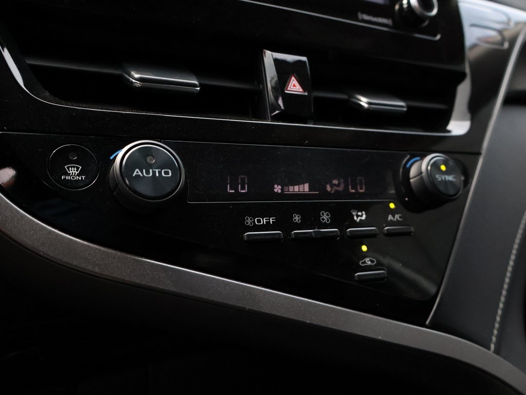 2024 Toyota Camry SE photo 33