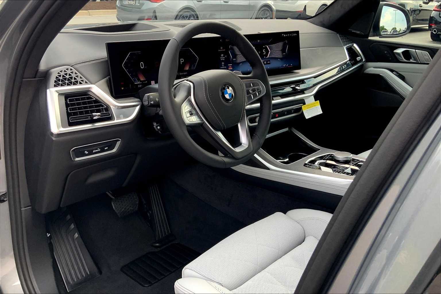 New 2026 Skyscraper Grey Metallic BMW xDrive40i image 9