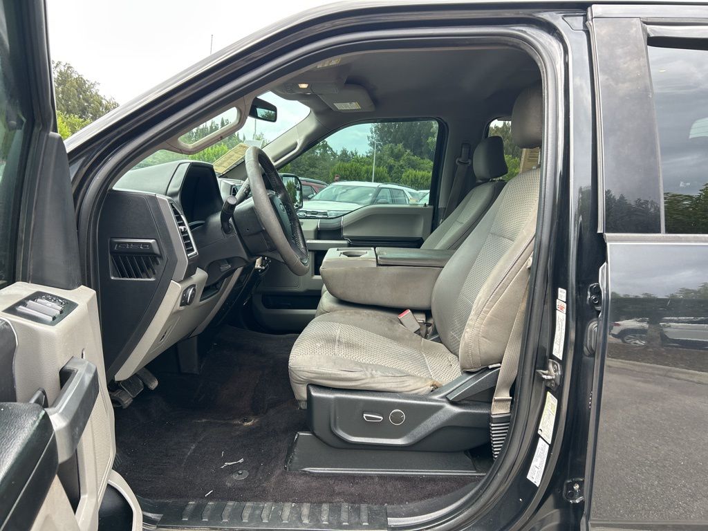 2015 Ford F-150 XLT photo 8