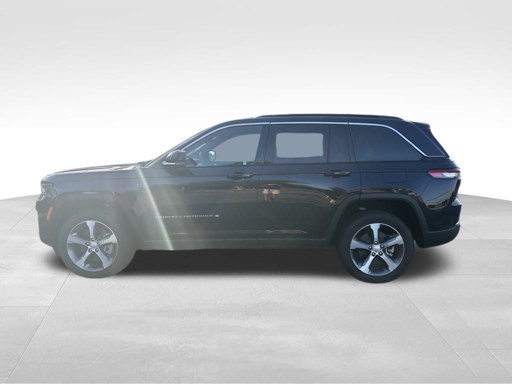 2024 Jeep Cherokee Limited 4xe photo 3