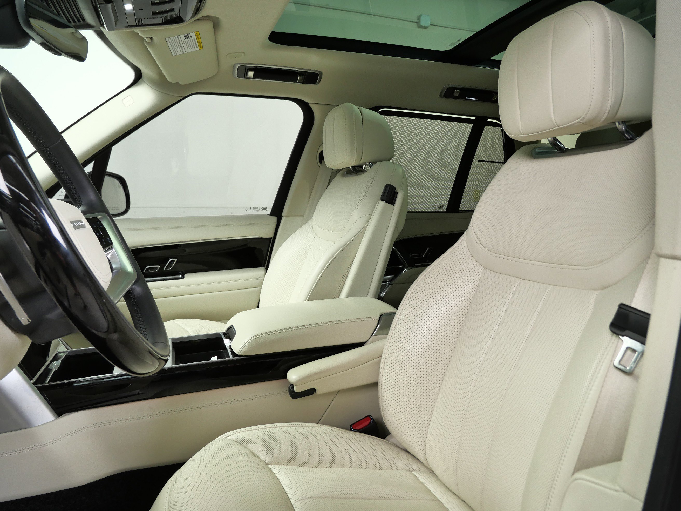 2024 Land Rover Range Rover SE photo 12