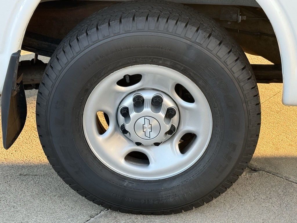 2016 Chevrolet Express 2500 Work Van photo 30