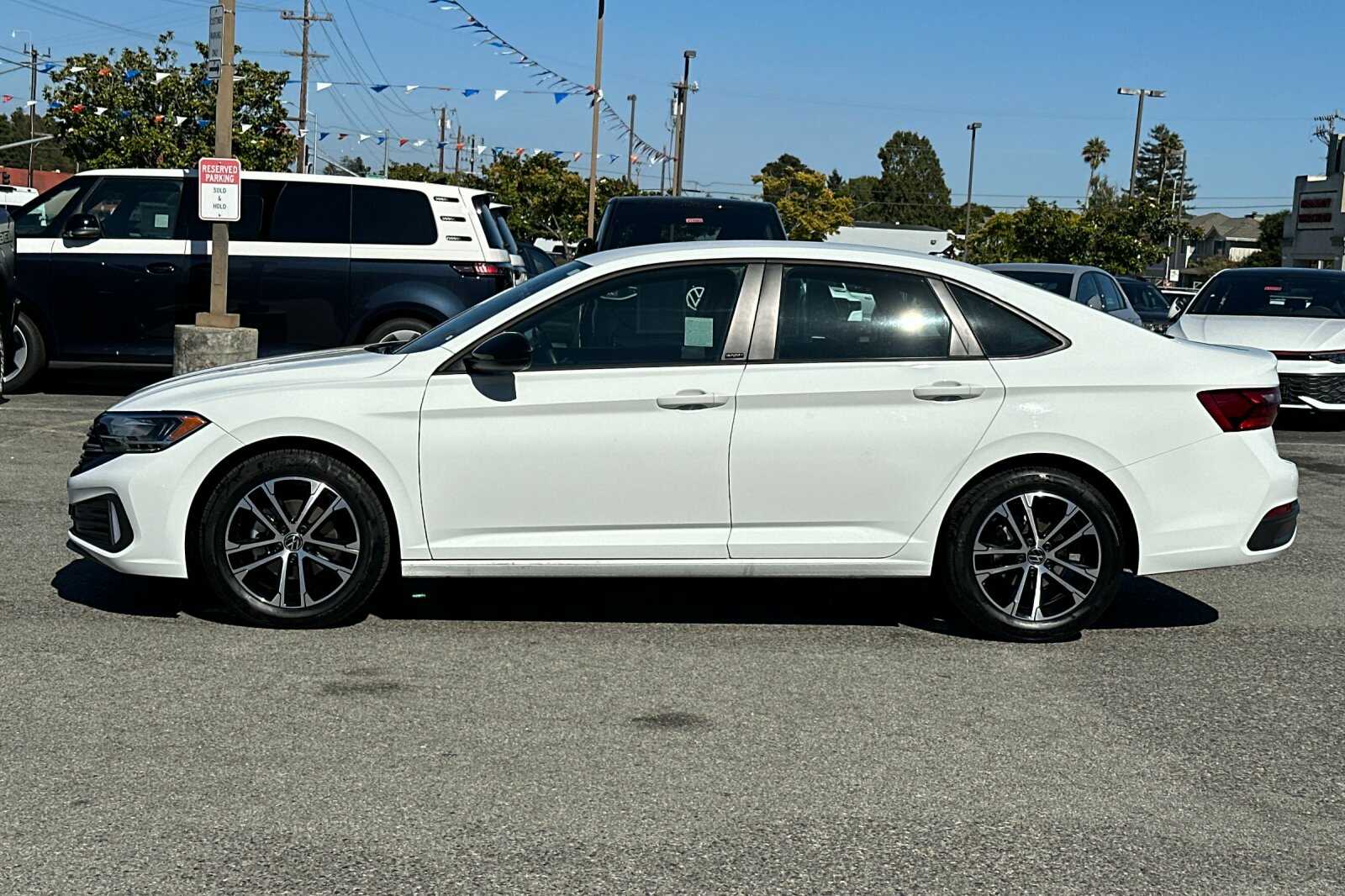 2024 Volkswagen Jetta 1.5T Sport photo 7