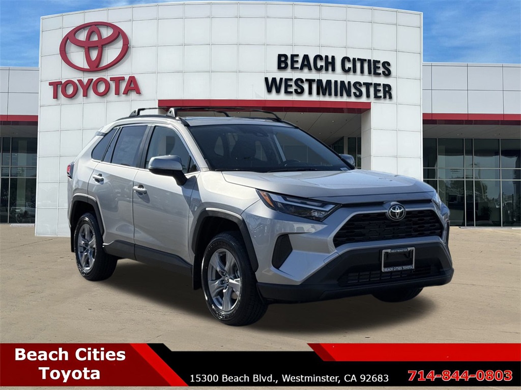 2025 Toyota RAV4 XLE's photo