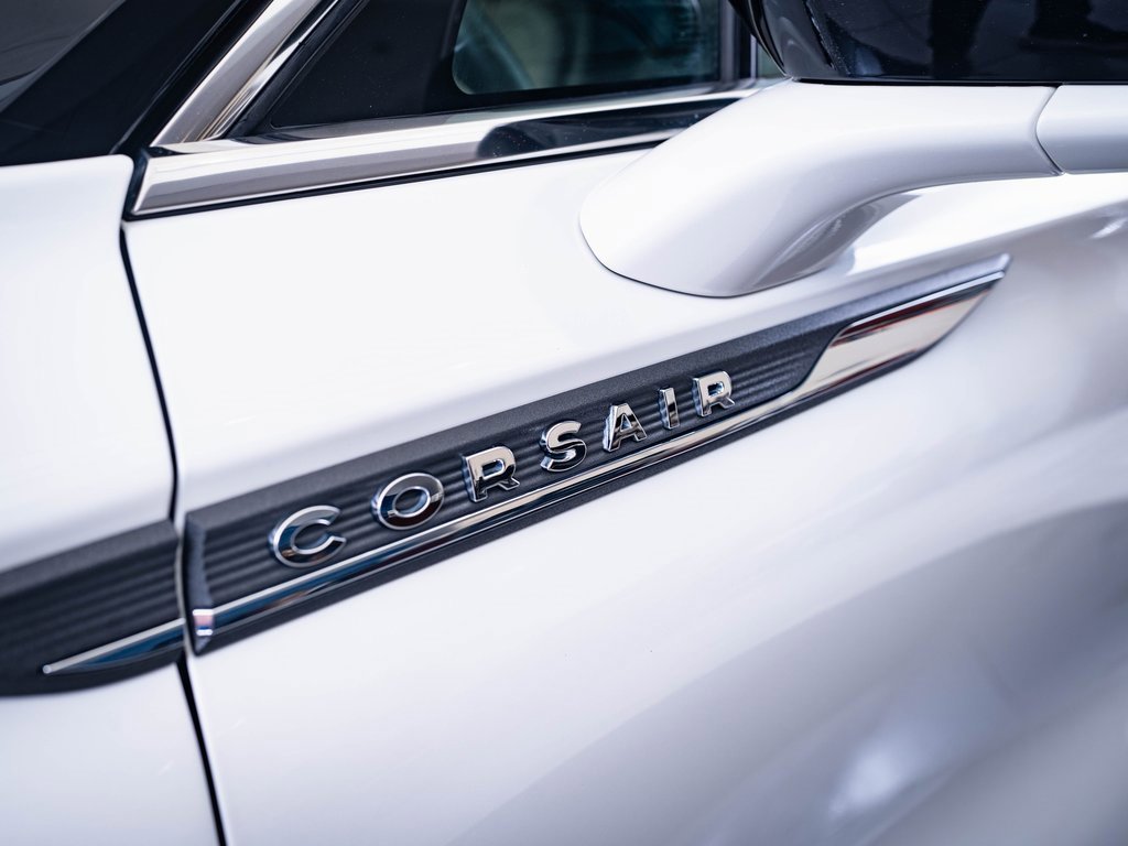 2022 Lincoln Corsair Standard photo 15