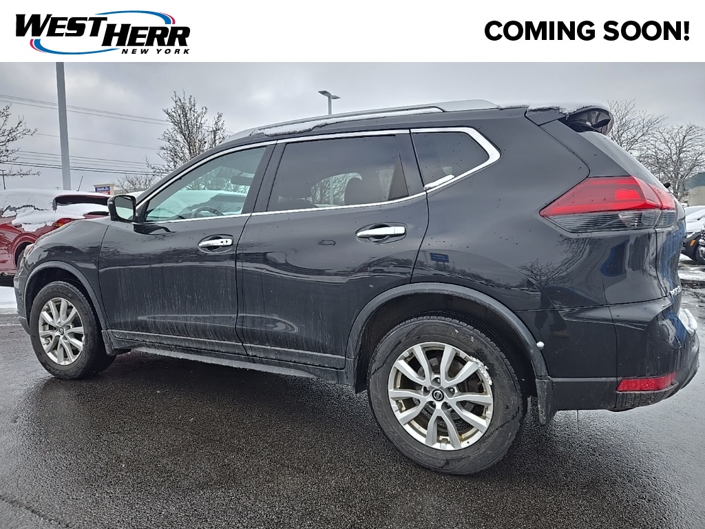 2018 Nissan Rogue SV photo 2