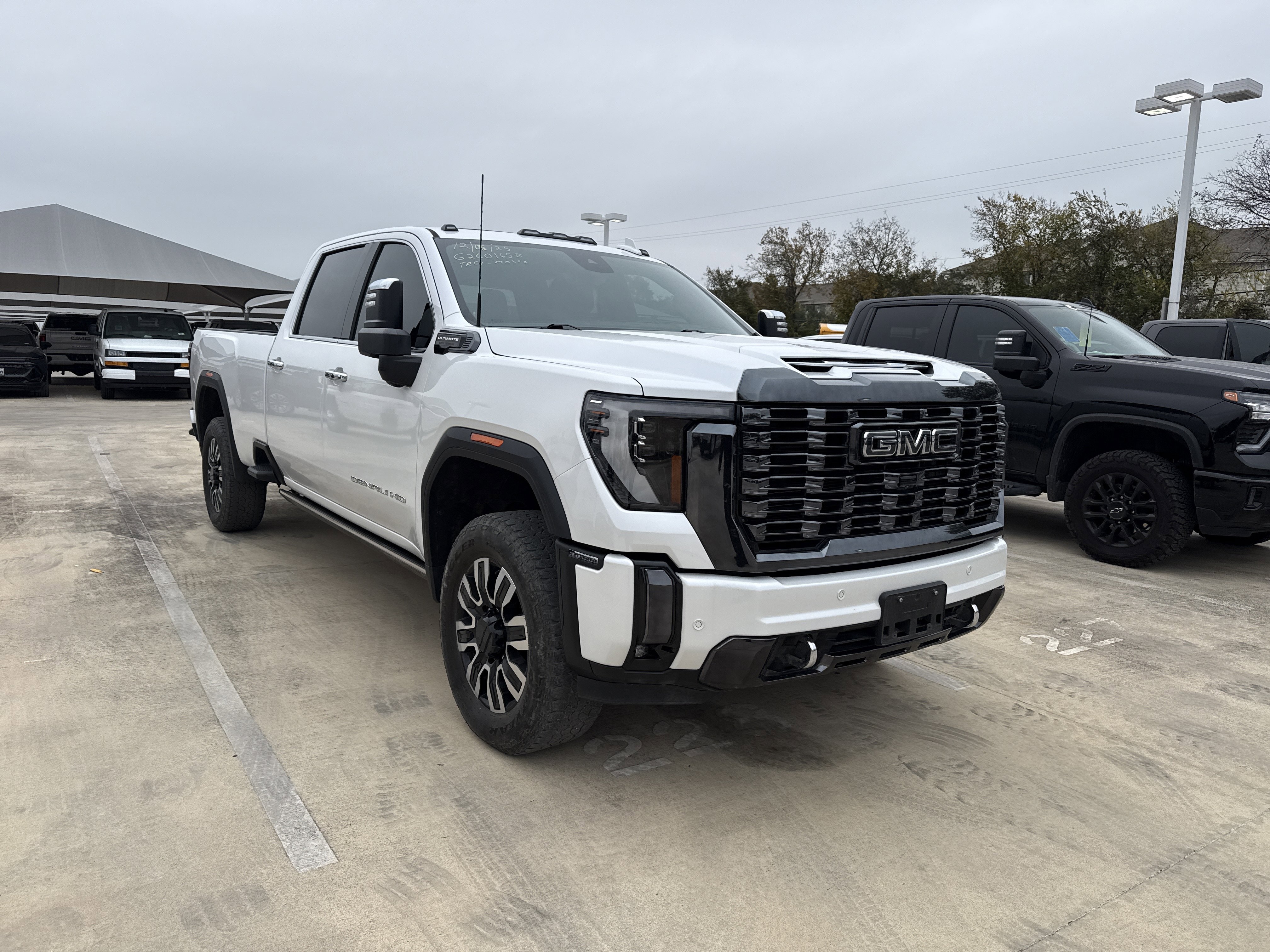 2024 GMC Sierra 2500HD Denali Ultimate's photo