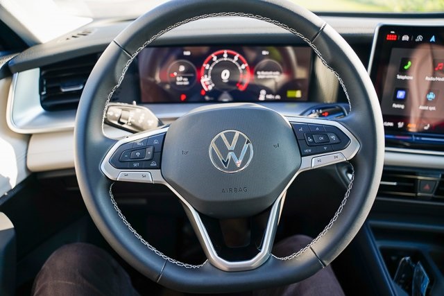 2025 Volkswagen Tiguan SE photo 14