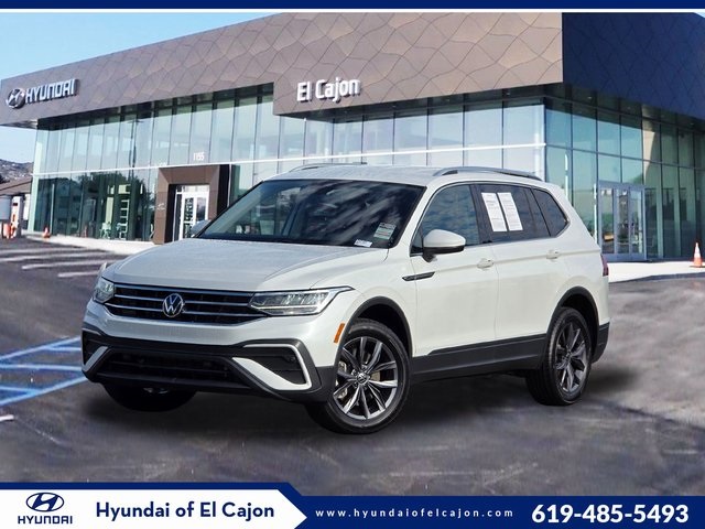 2023 Volkswagen Tiguan SE's photo