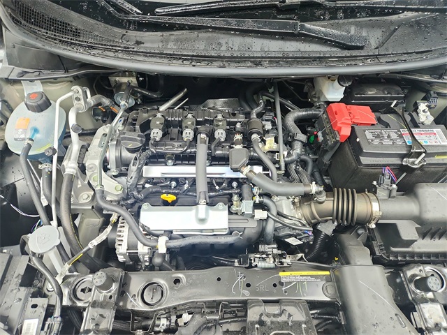 2025 Nissan Versa 1.6 SV photo 15