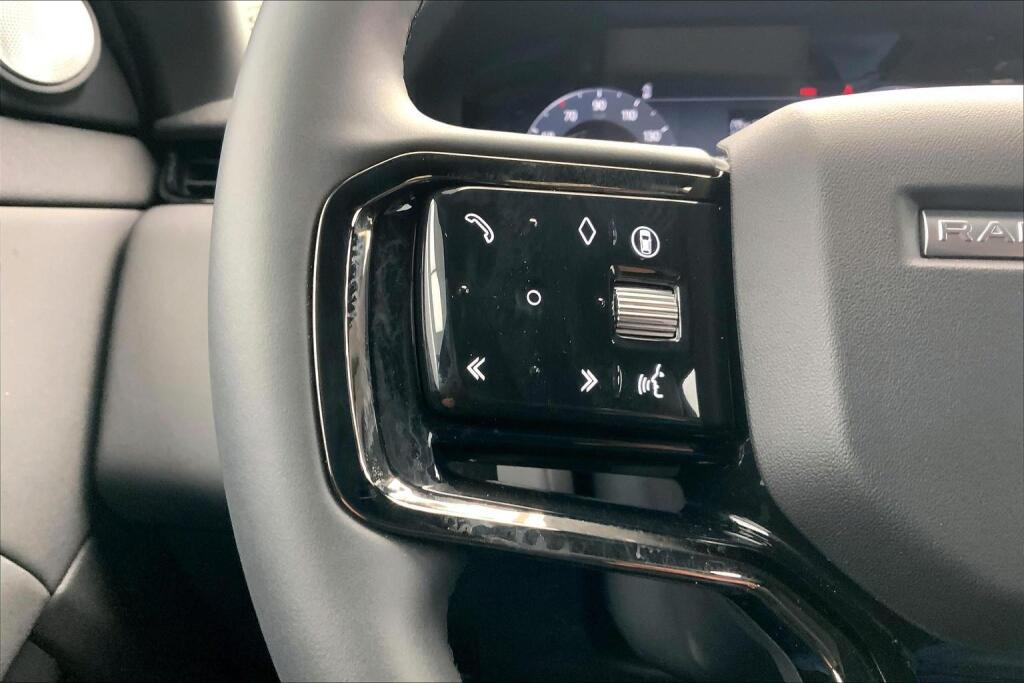 2025 Land Rover Range Rover Evoque Dynamic SE photo 10