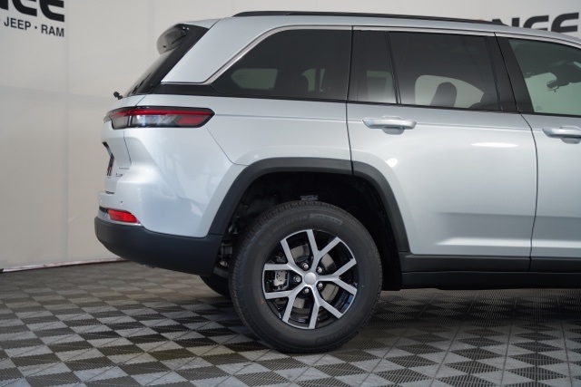 2025 Jeep Grand Cherokee Limited photo 30