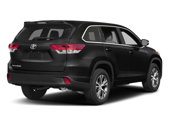 Used 2017 Toyota Highlander LE with VIN 5TDZZRFHXHS197427 for sale in Brainerd, Minnesota