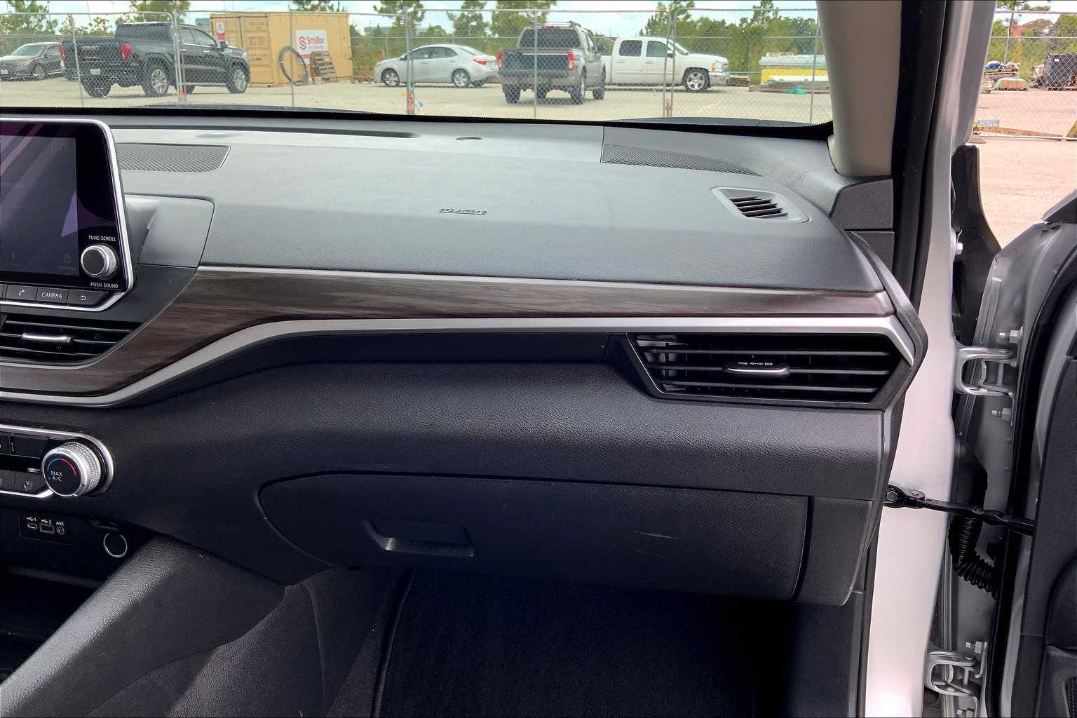 2024 Nissan Altima 2.5 SV photo 17