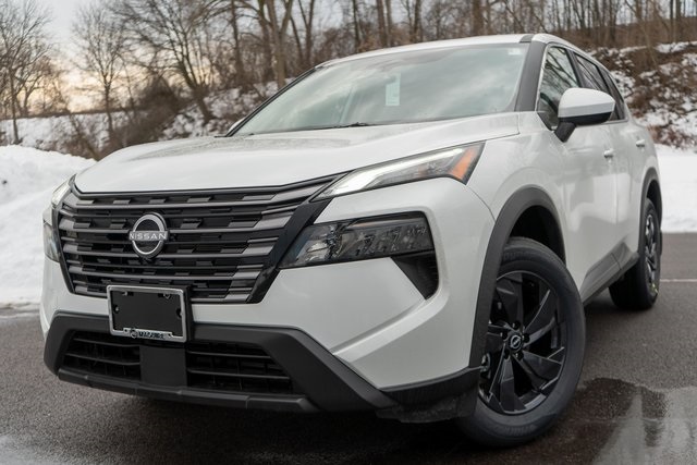 2026 Nissan Rogue SV's photo