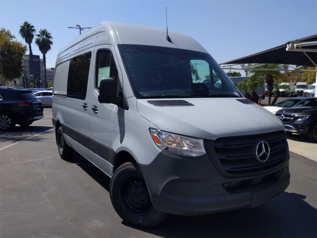 2025 Mercedes-Benz Sprinter 2500 Crew 144 WB