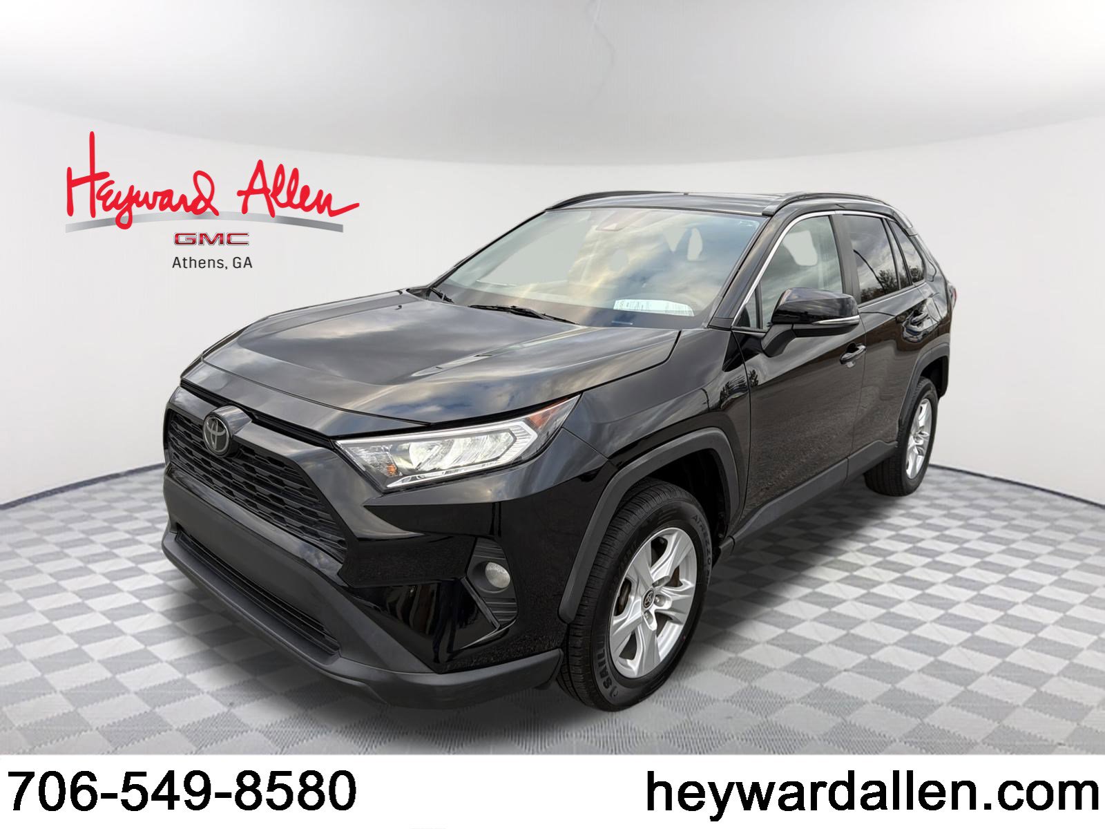 2021 Toyota RAV4 XLE's photo