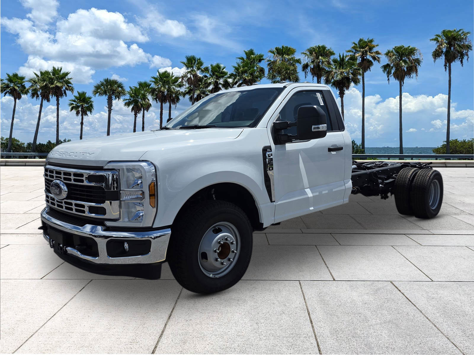 2025 Ford F-350 photo 3
