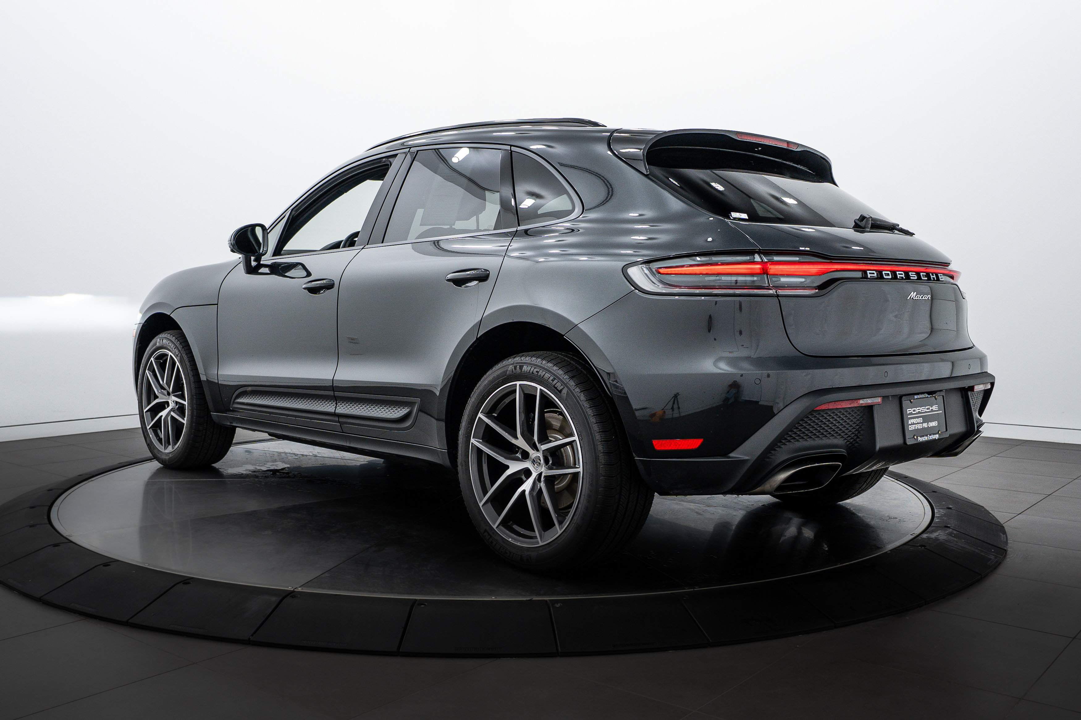 2025 Porsche Macan T photo 3