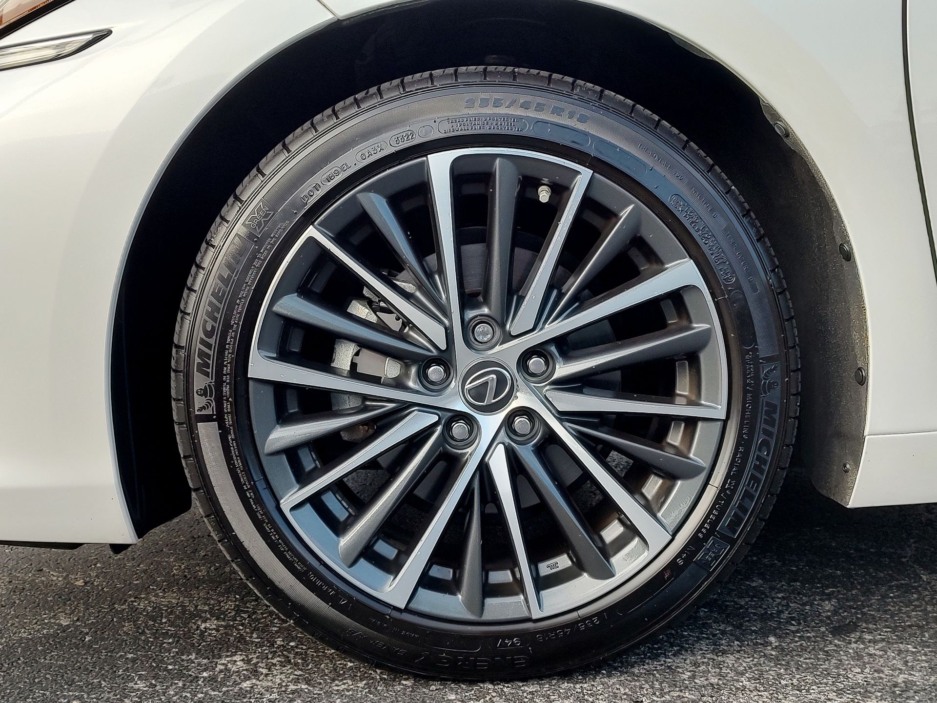 2023 Lexus ES 250 AWD photo 19