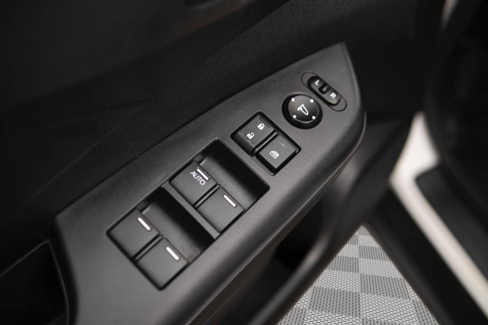 2016 Honda CR-V LX photo 12