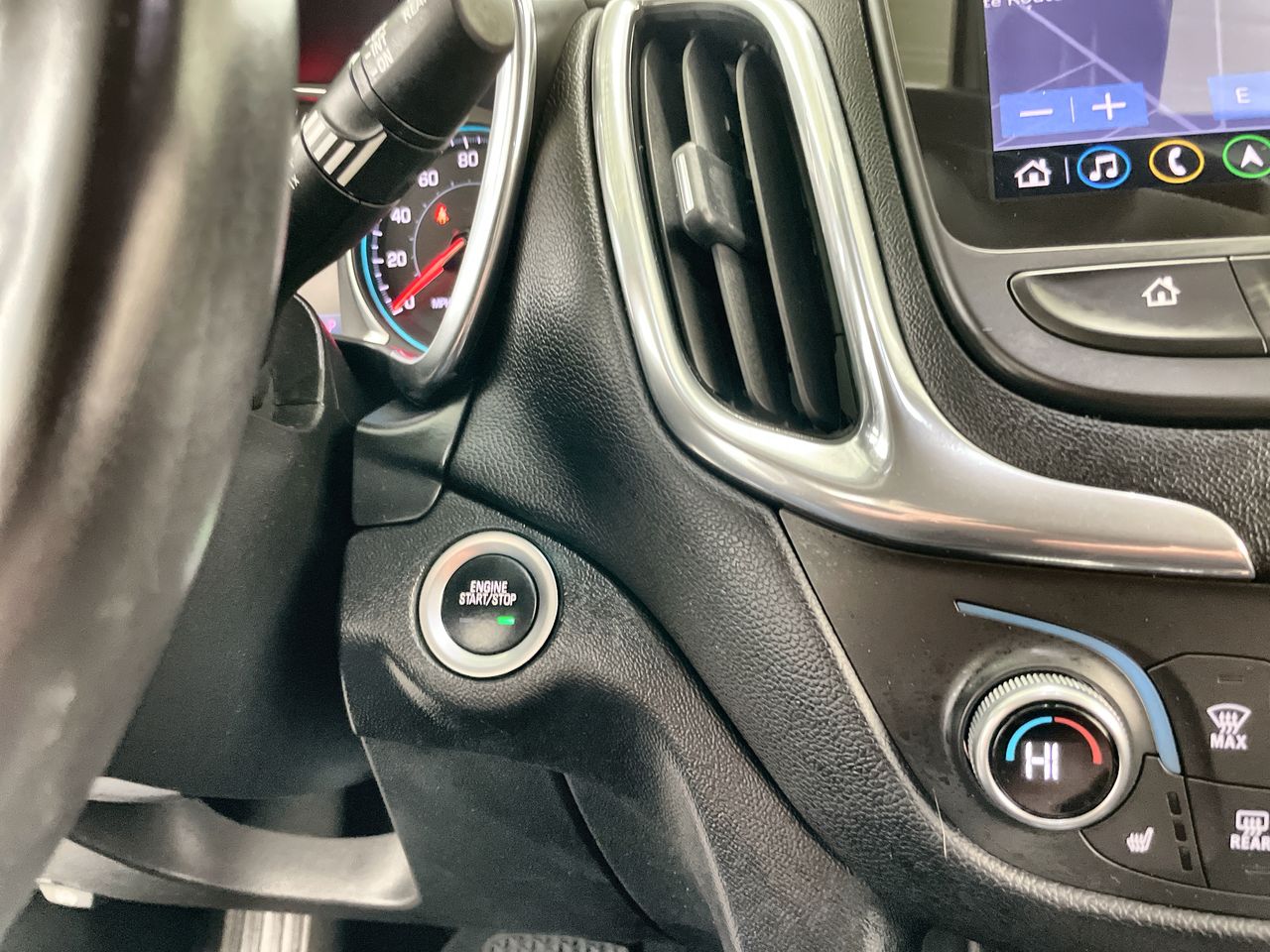 2020 Chevrolet Equinox LT photo 17