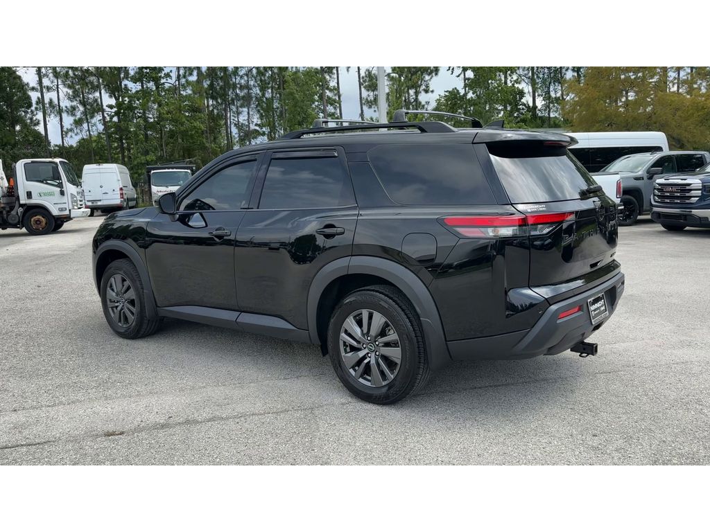2024 Nissan Pathfinder SV photo 6