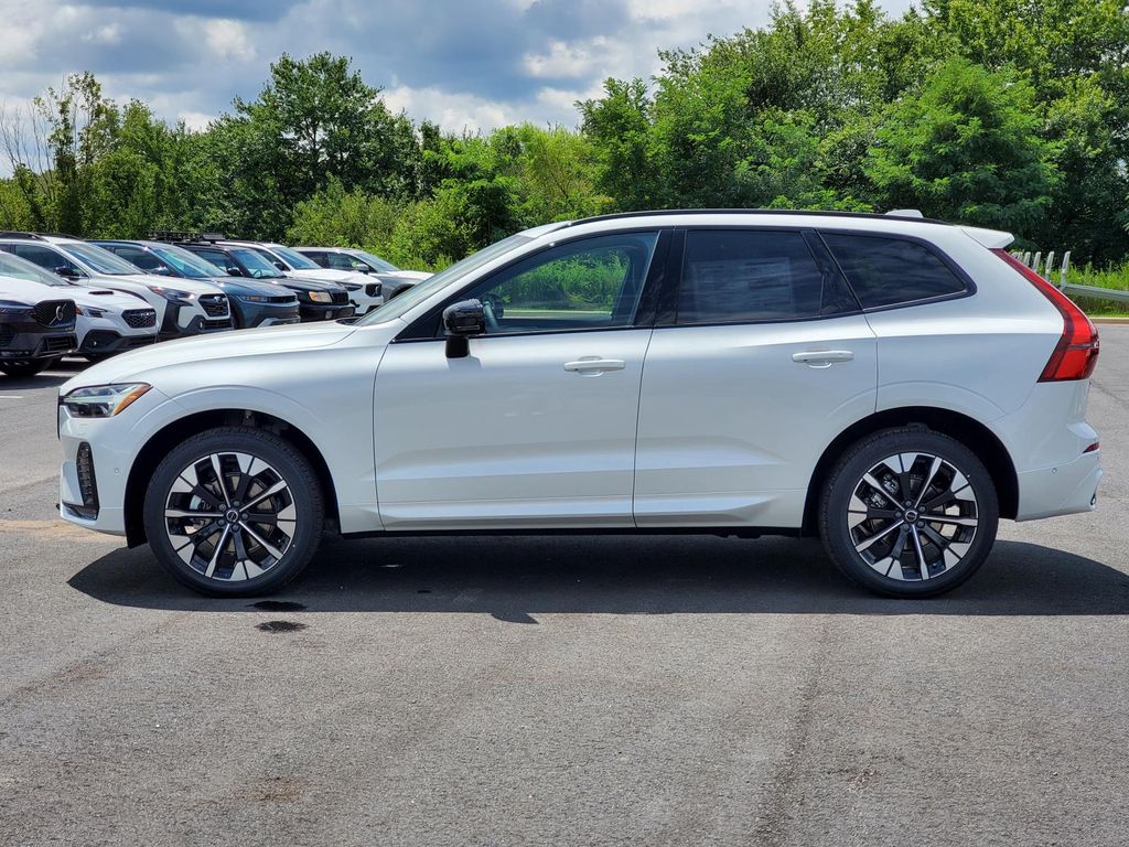 2026 Volvo XC60 B5 Plus photo 21