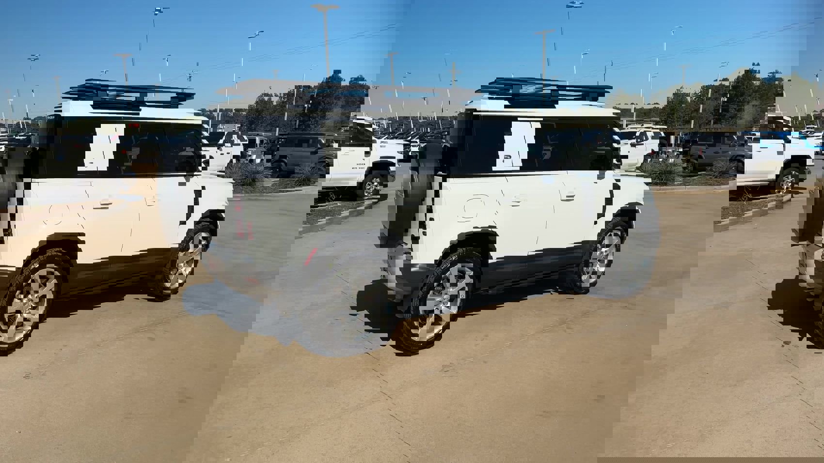 2020 Land Rover Defender 110 HSE photo 8