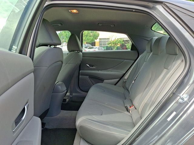 2023 Hyundai Elantra SEL photo 9
