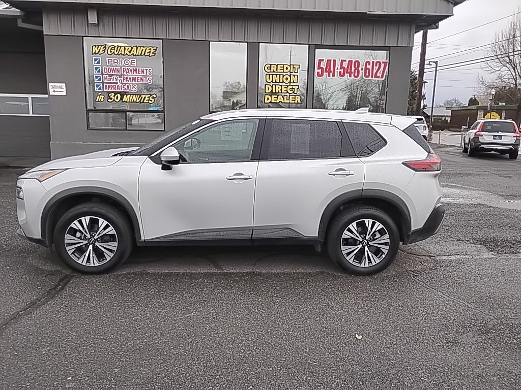 2023 Nissan Rogue SV photo 2