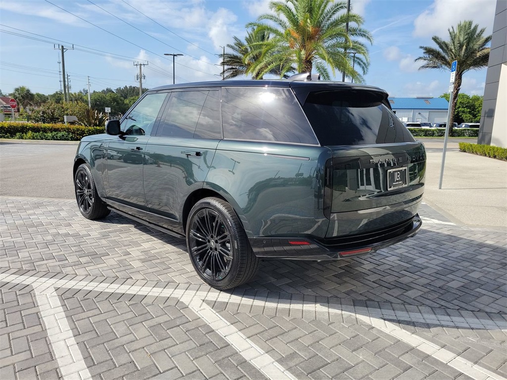 2025 Land Rover Range Rover SE photo 3