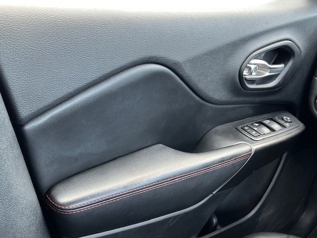 2019 Jeep Cherokee Trailhawk photo 27