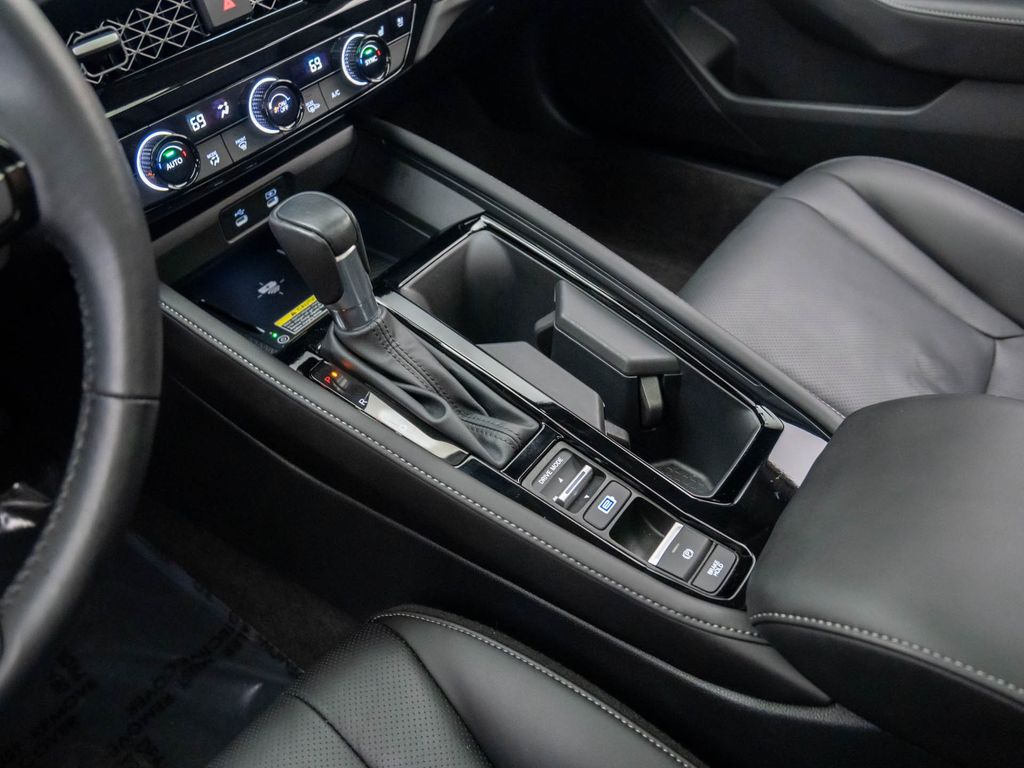 2024 Honda Accord Hybrid Touring photo 11