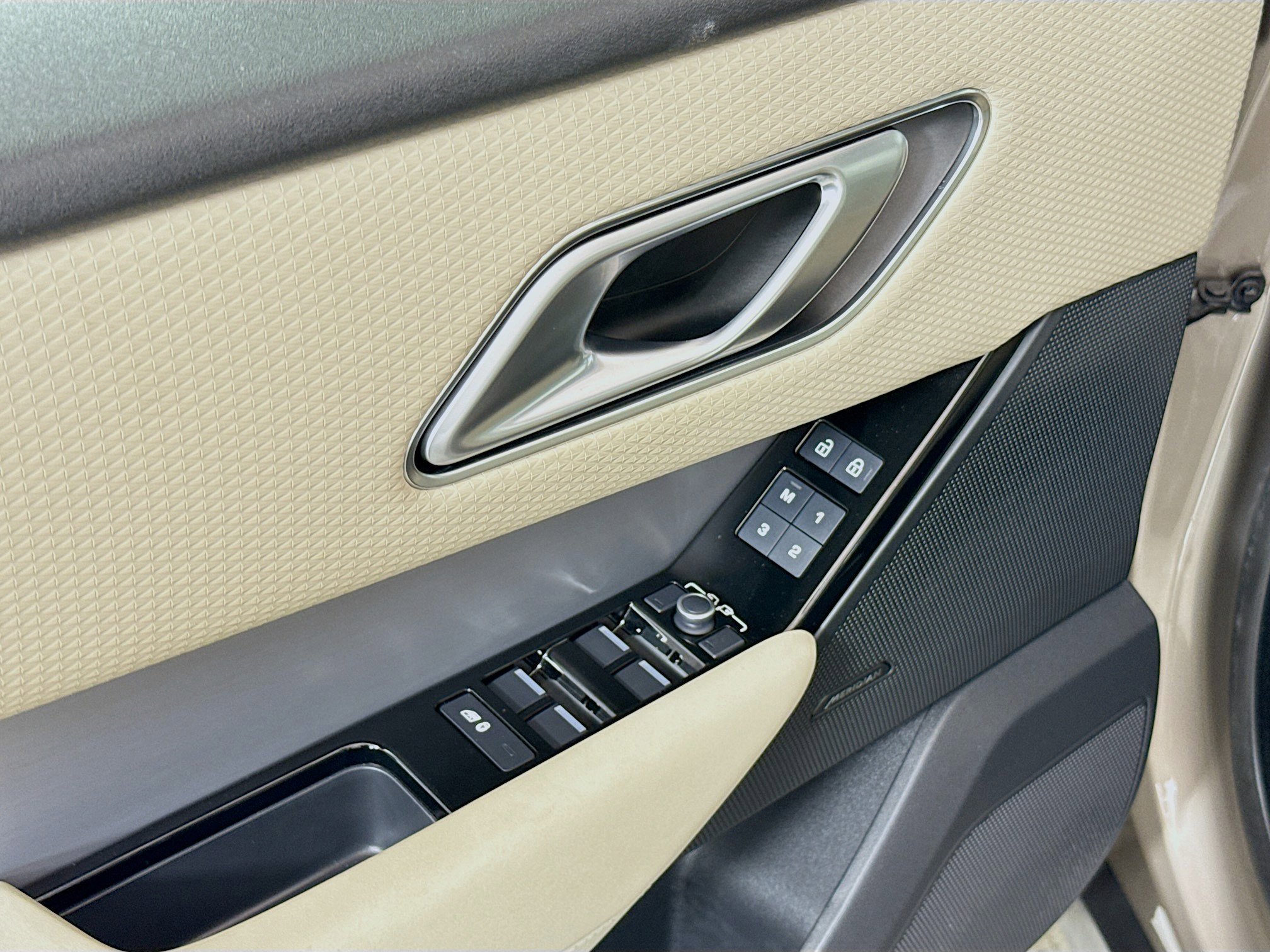 2023 Land Rover Range Rover Velar R-Dynamic S photo 14
