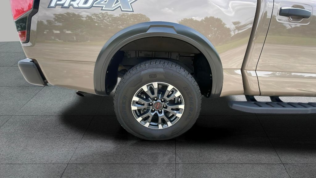 2024 Nissan Titan PRO-4X photo 18