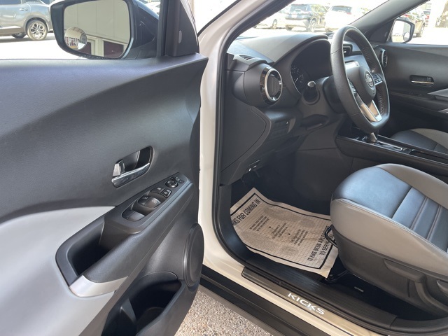 2024 Nissan Kicks SR photo 18