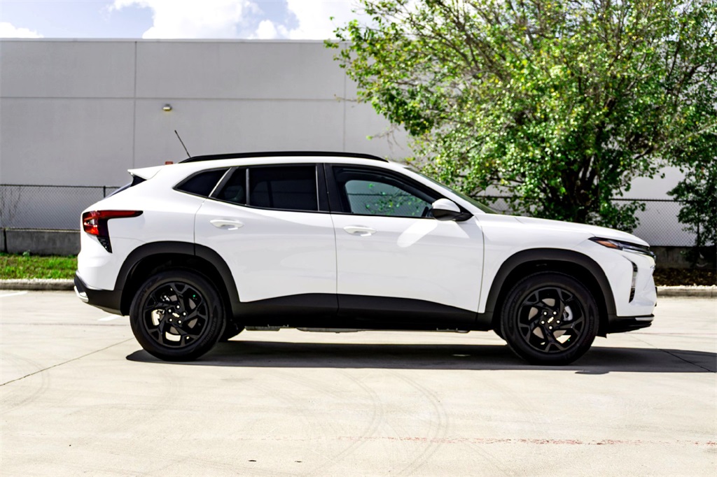 2025 Chevrolet Trax LT photo 4