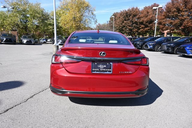 2023 Lexus ES 300h photo 4