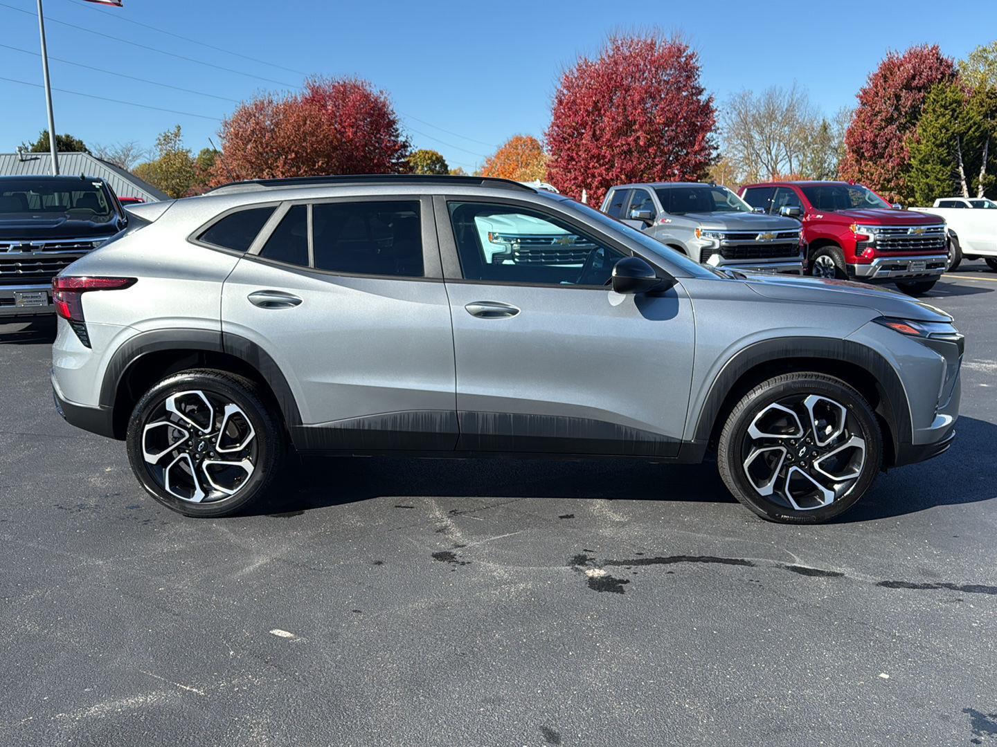 2024 Chevrolet Trax photo 2