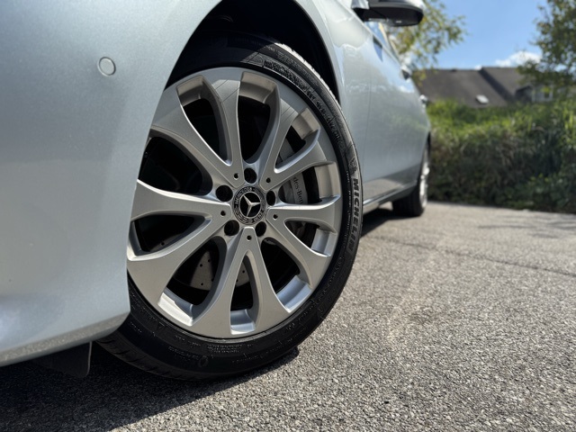 2018 Mercedes Benz E 400 4MATIC Wagon photo 2
