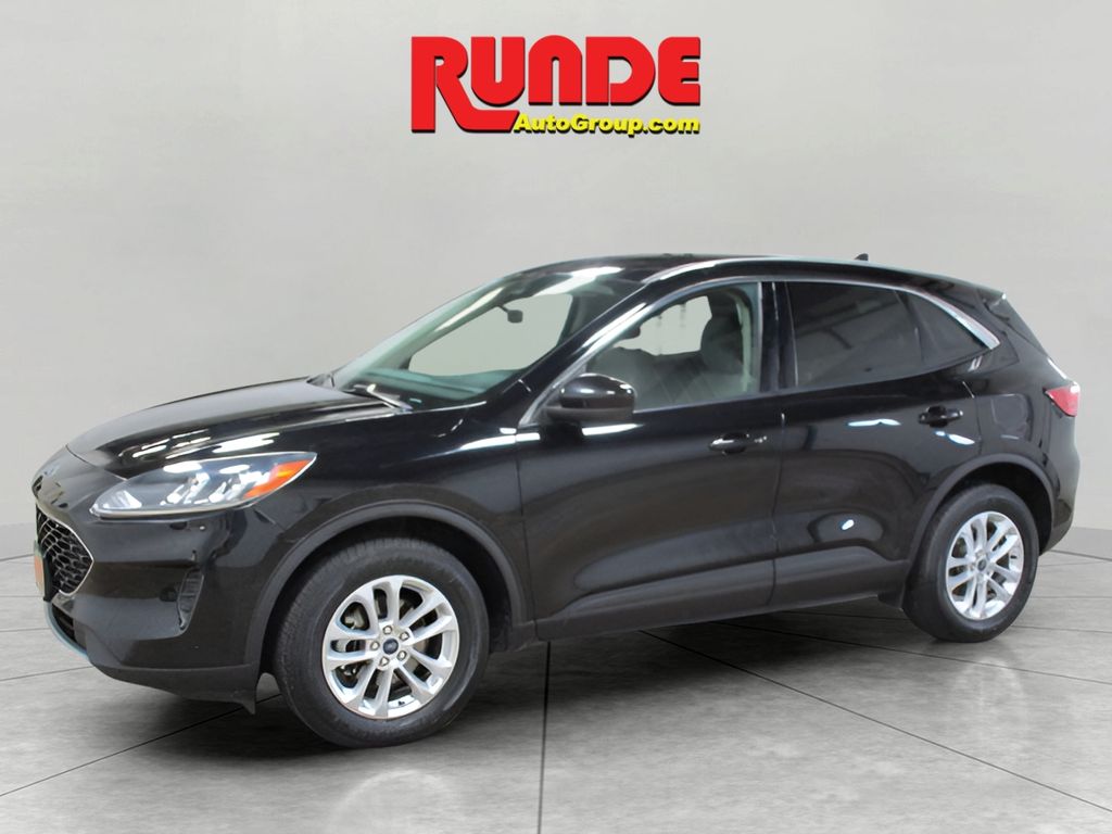 Used 2020 Ford Escape SE with VIN 1FMCU9G64LUB74100 for sale in Manchester, IA