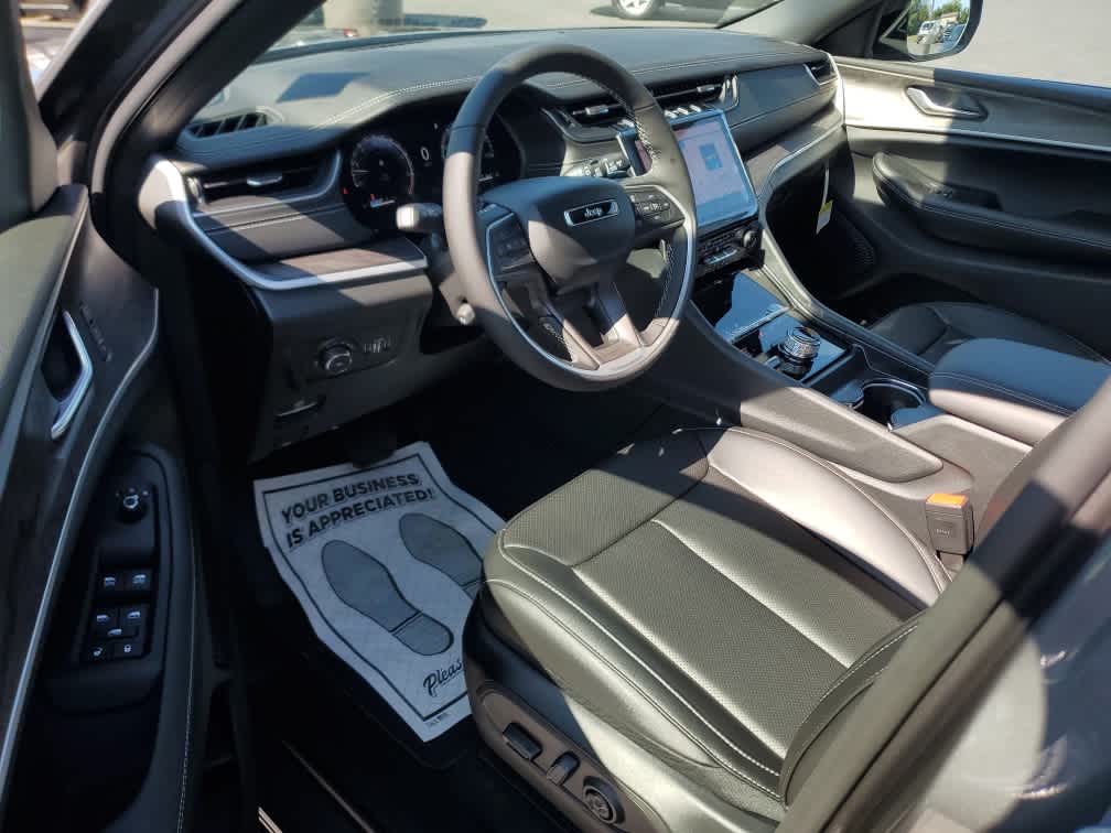 2025 Jeep Grand Cherokee Limited photo 12