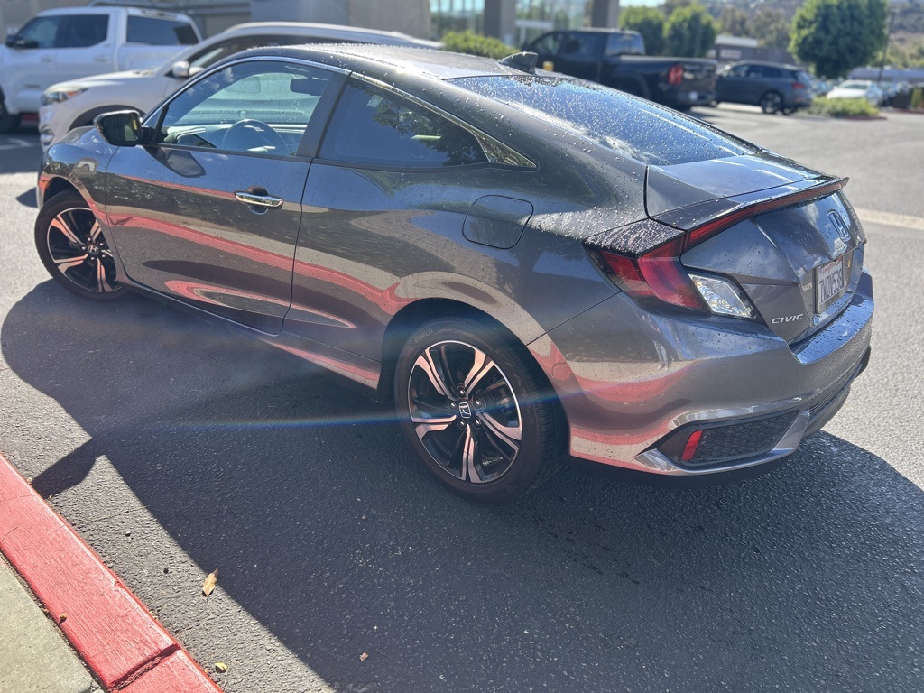 2017 Honda Civic Touring photo 3