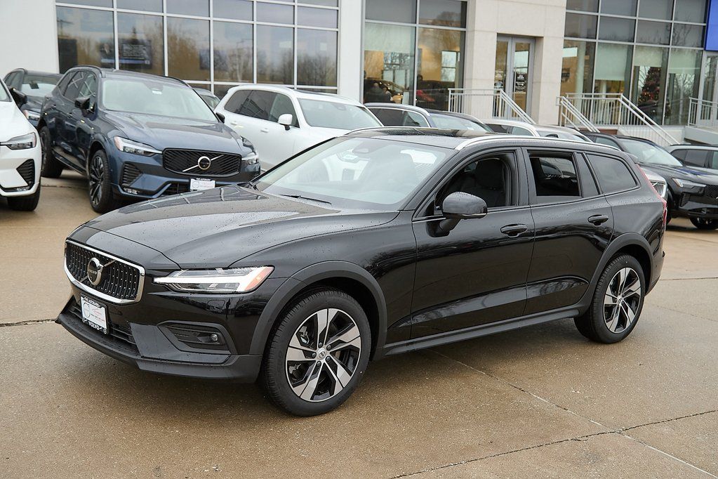 2026 VOLVO V60CC - Image 5