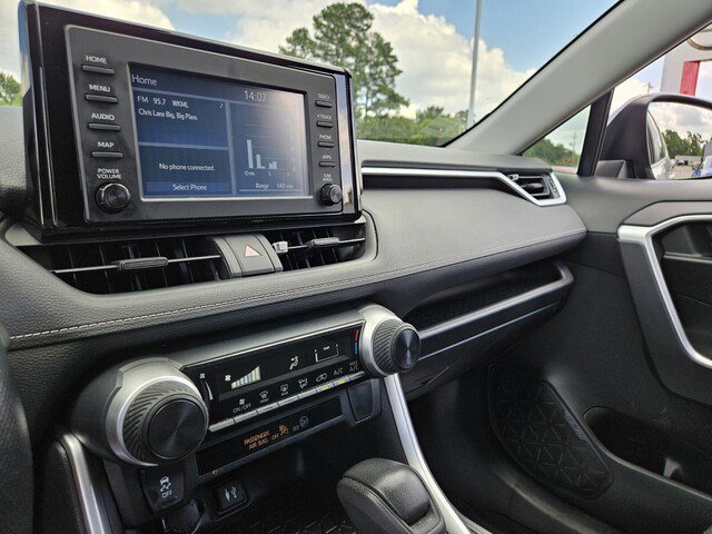 2019 Toyota RAV4 LE photo 21