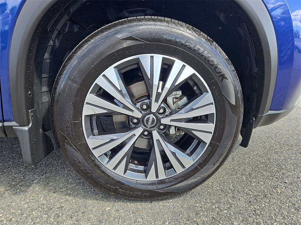 2023 Nissan Rogue SV photo 13